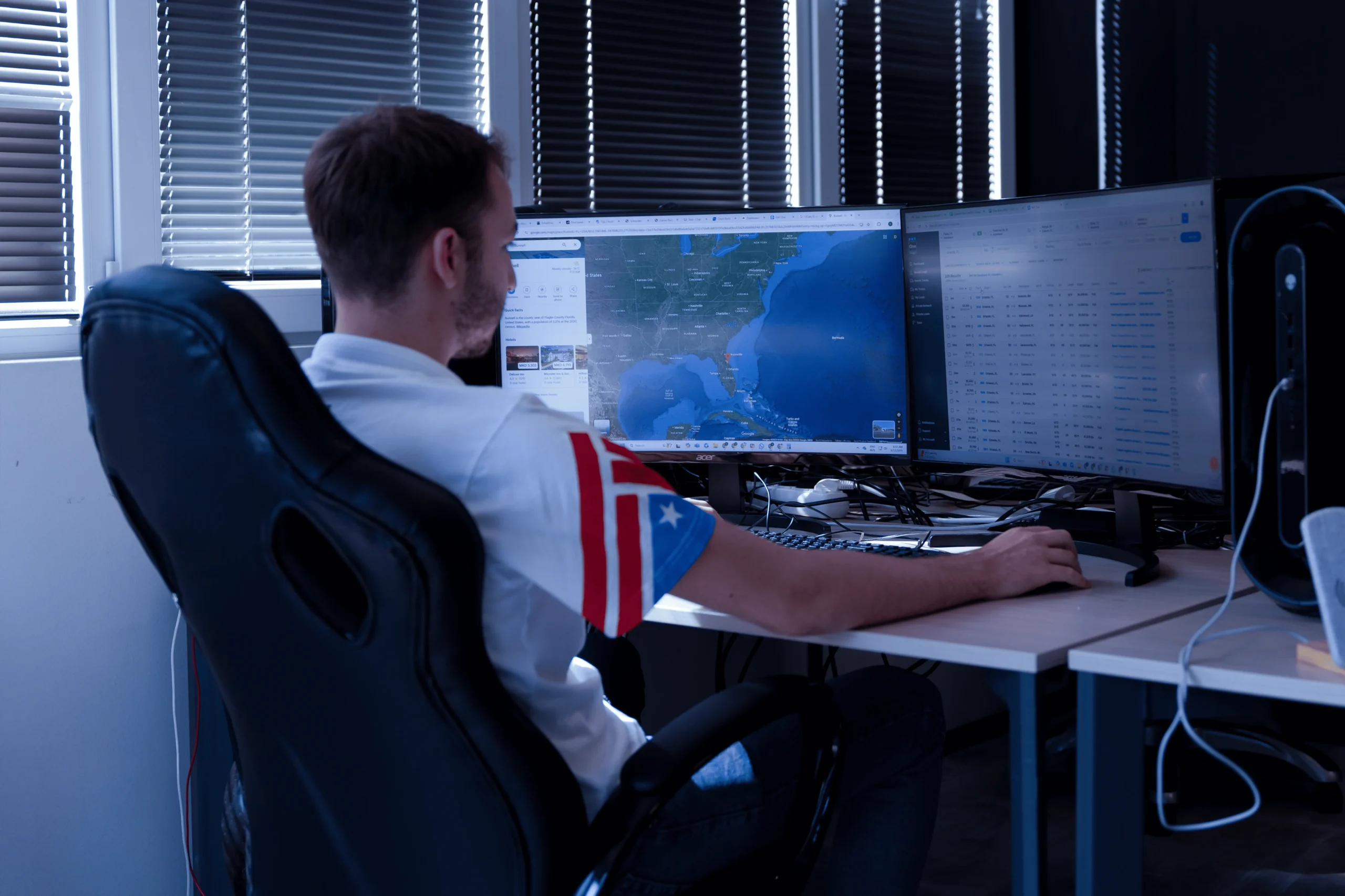 Dispatcher monitoring trucks with GPS tracking and logistics software